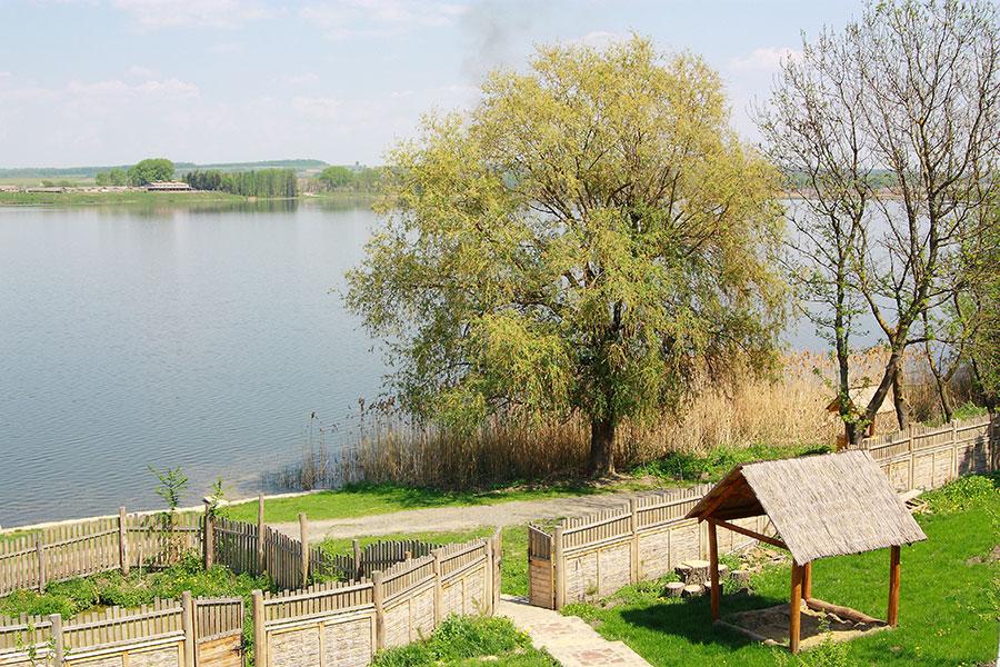 Бази відпочинку біля річки